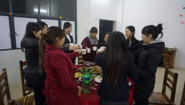 佳肴洋溢欢庆，蛋糕分享甜蜜！！富轩第四季员工生日会感恩来袭......