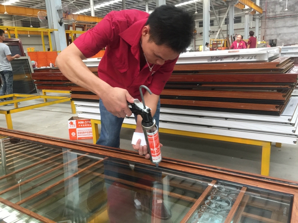 富轩门窗:卖的不仅仅是门,更是坚持品质的心 富轩门窗:卖的不仅仅是门,更是坚持品质的心