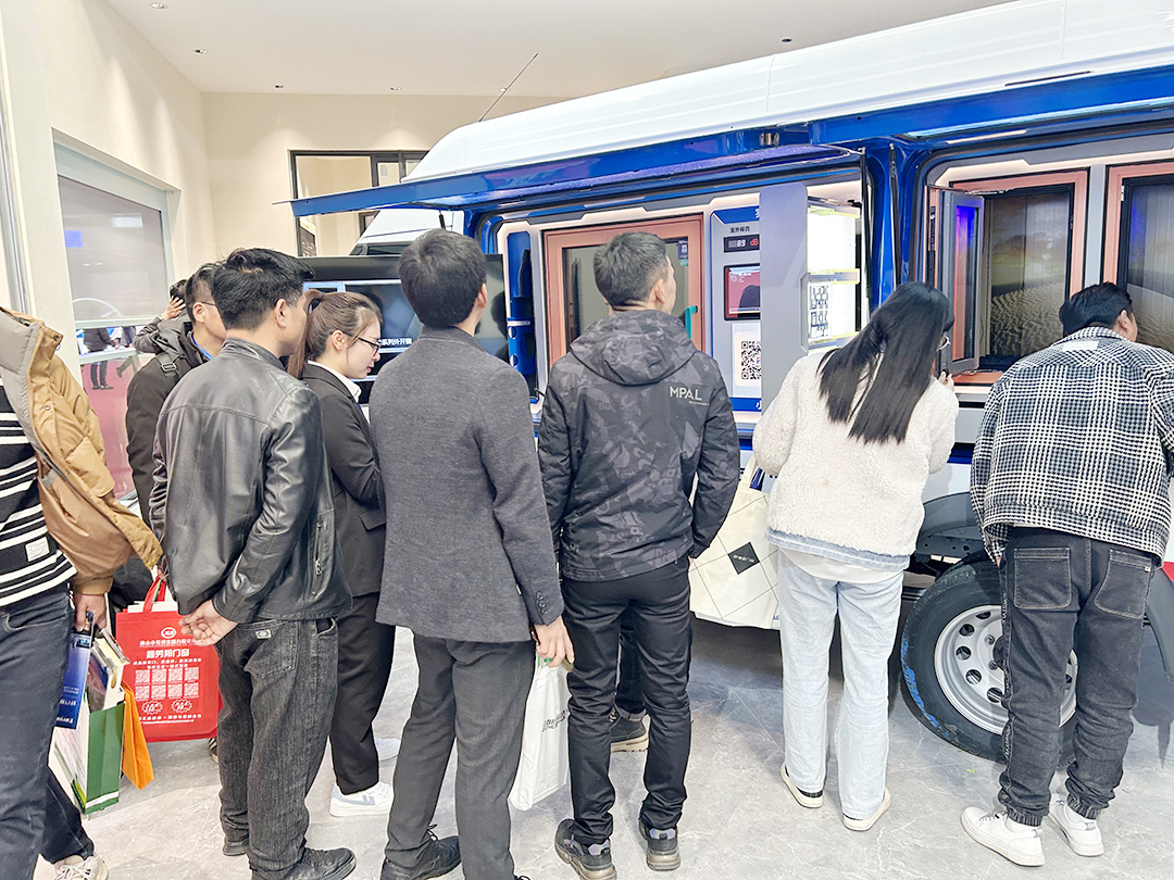 1708409588635361.jpg 4.jpg